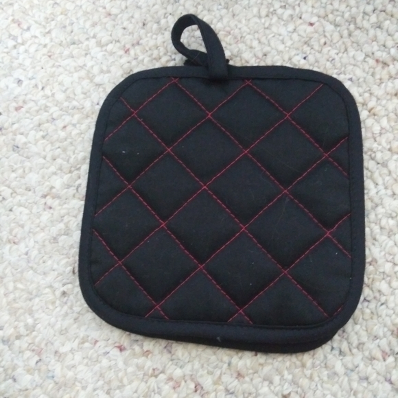 Owlcrate Iron Heart Pot Holders - Picture 4 of 4